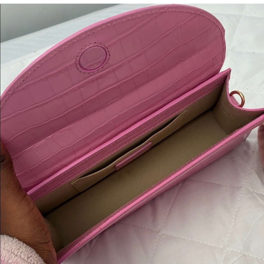 Jacquemus Pink Croc-Embossed Round Handle Bag with Gold Logo - Picture 4 of 6